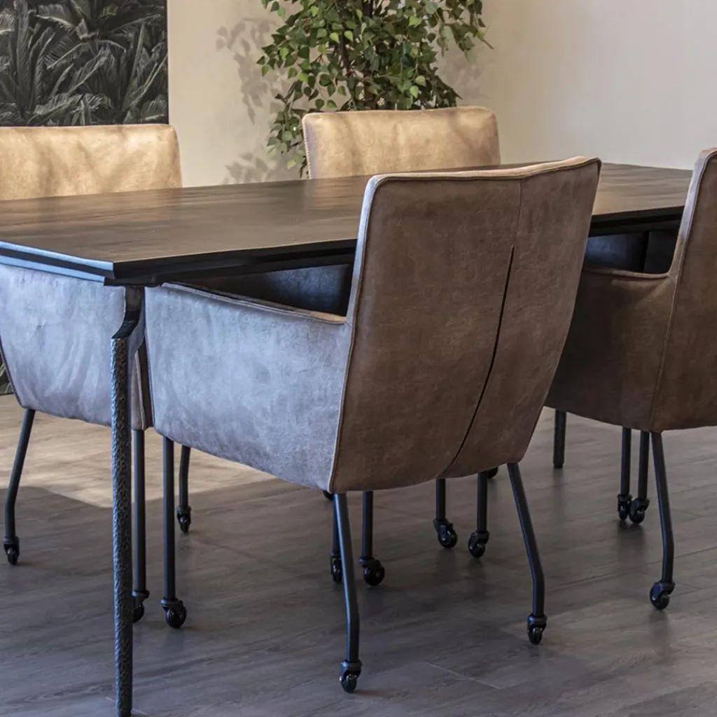 Straluma Bull lederen armstoel liver met wieltjes en zwarte poot> Eetkamerstoelen