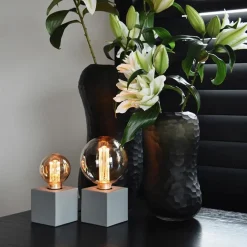 Straluma Calex tafelarmatuur kubus beton></noscript> Calex|Lampenvoeten