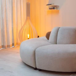 Straluma Grote vloerlamp kegel naturel hout met zwart></noscript> Vloerlampen|Botanische Verlichting