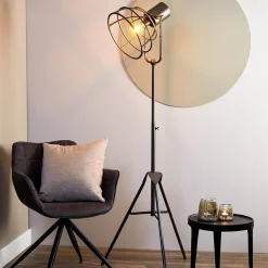 Straluma Industriële driepoot vloerlamp Givan></noscript> Driepoot lampen|Light and Living