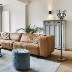 Straluma Industriële vloerlamp zwart staal met houten details><noscript><img width=