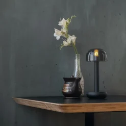 Straluma Kleine LED tafellamp oplaadbaar mat zwart met smoke glas><noscript><img width=