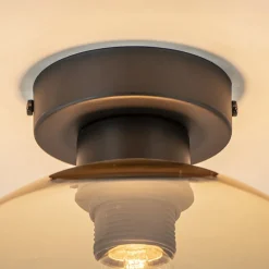 Straluma Mat zwarte plafondlamp met amber glazen bol></noscript> Plafondlampen|Klassieke Verlichting