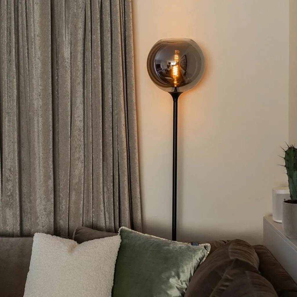 Straluma Mat zwarte vloerlamp met smoke/titanium glazen kap> Woonkamerlampen|Slaapkamerlampen