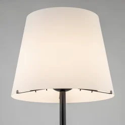 Straluma Mat zwarte vloerlamp met opaal glazen kap></noscript> Vloerlampen|Design Verlichting