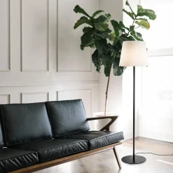 Straluma Mat zwarte vloerlamp met opaal glazen kap></noscript> Vloerlampen|Design Verlichting