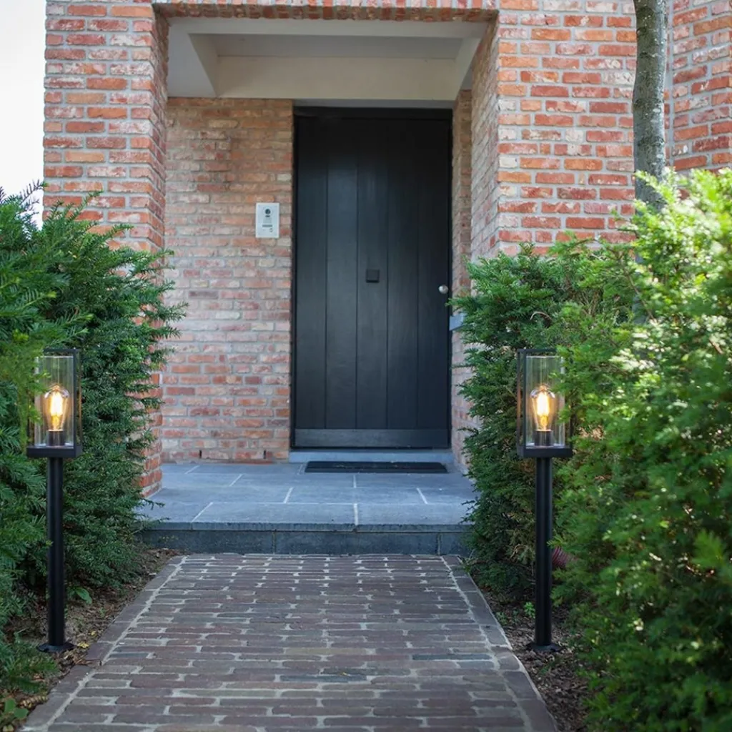 Straluma Moderne buitenlamp lantaarn op paal zwart met helder glas> Buitenlampen