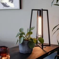 Straluma Stoere zwarte tafellamp frame><noscript><img width=