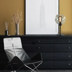 Straluma Tafellamp zwart met smoke glazen bol></noscript> Tafellampen|Landelijke Verlichting